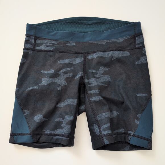 Lululemon Clip-In Camo Oil Slick Blue Biker Shorts Cycling Size 6 - Excellent - Picture 5 of 9